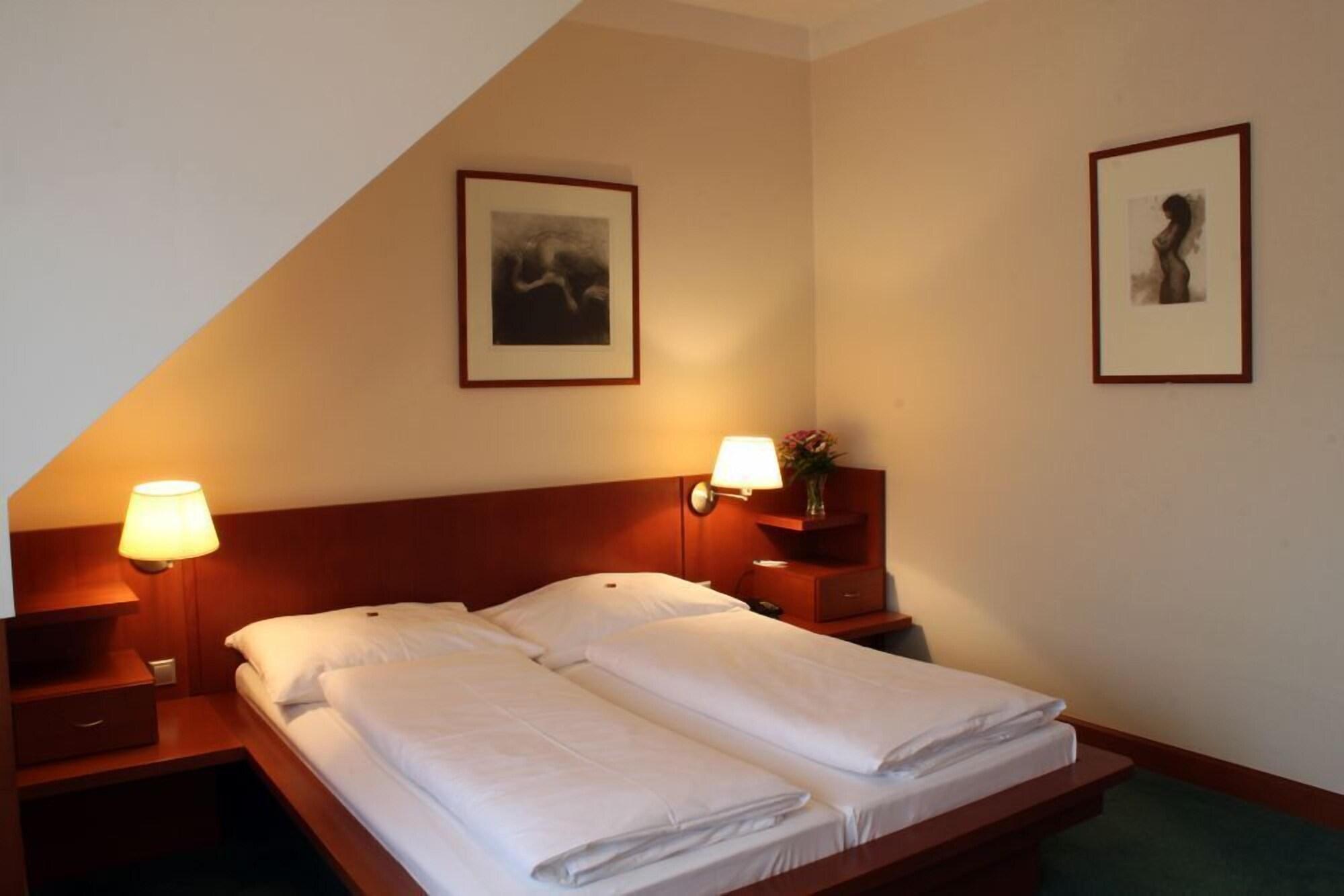 Hotel Popelka Prague Ngoại thất bức ảnh