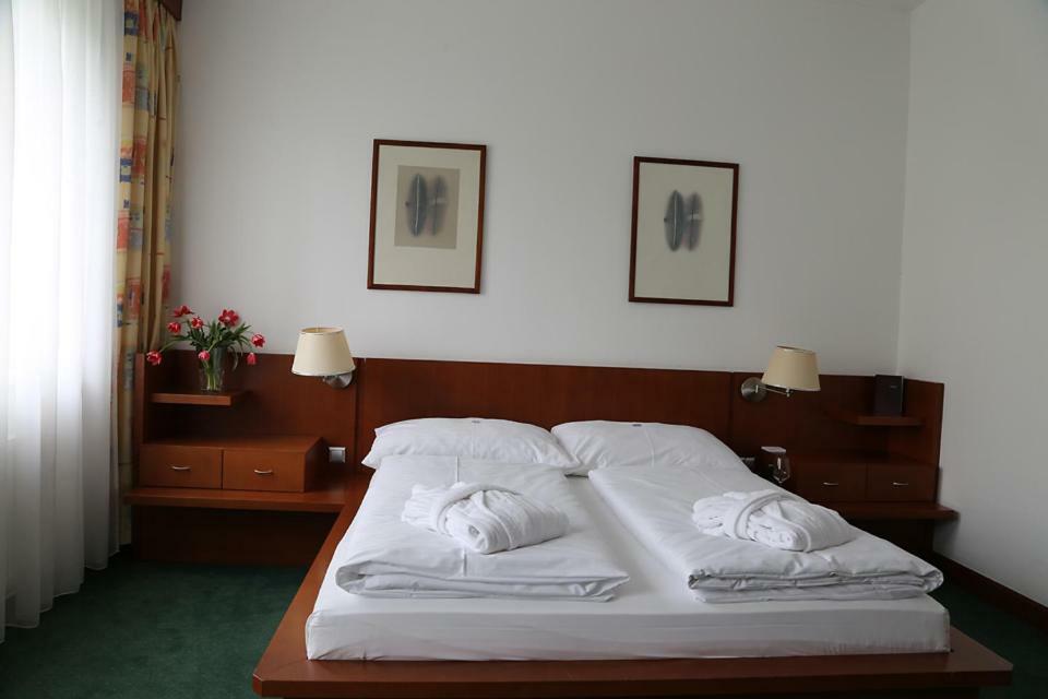 Hotel Popelka Prague Ngoại thất bức ảnh
