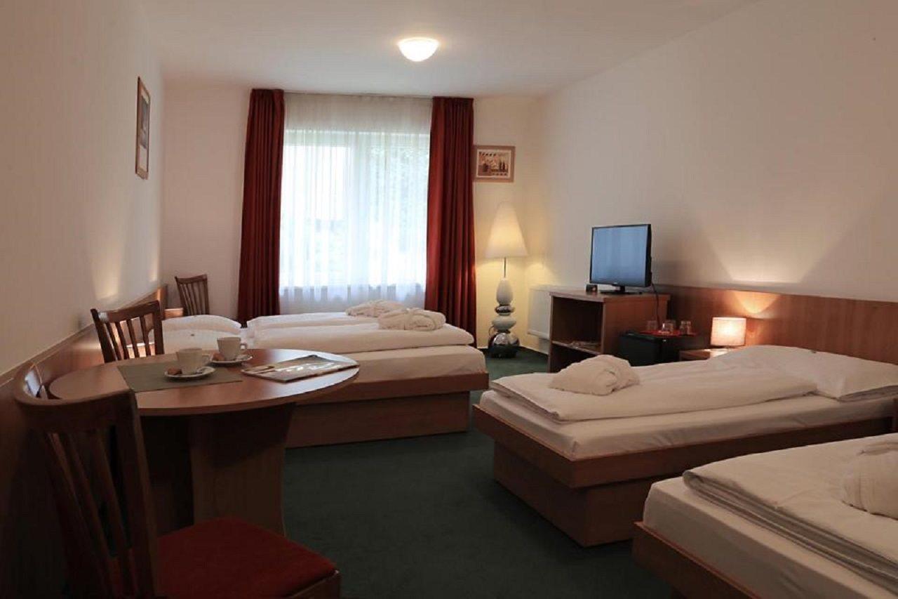 Hotel Popelka Prague Ngoại thất bức ảnh