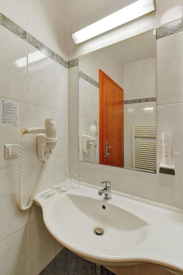 Hotel Popelka Prague Ngoại thất bức ảnh