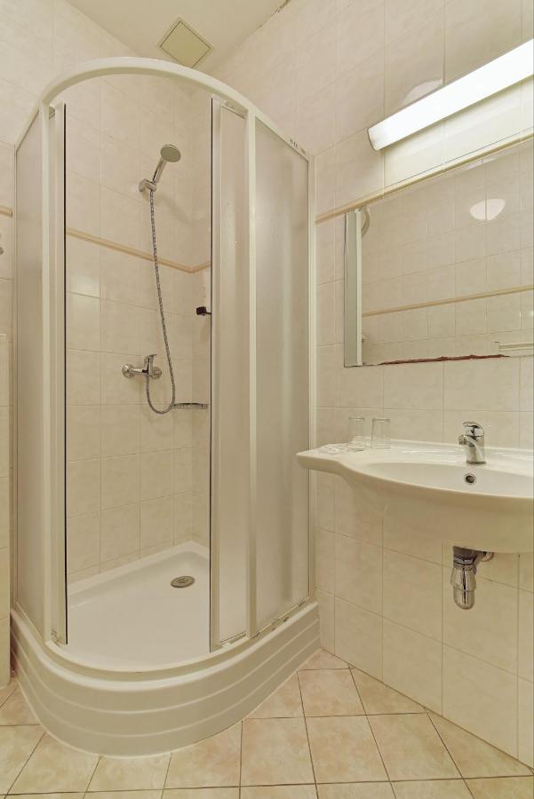 Hotel Popelka Prague Ngoại thất bức ảnh